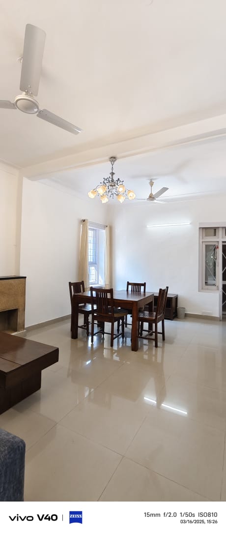 2 BHK + Servant Room Builder Floor For Rent in Defence Colony