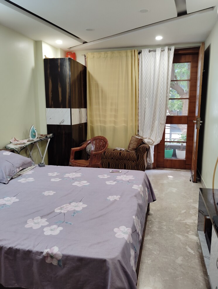 Bedroom, navbharat-apartments 2.5 Bedroom 1000 Sq.Ft. Builder Floor In Paschim Vihar Delhi 8811615