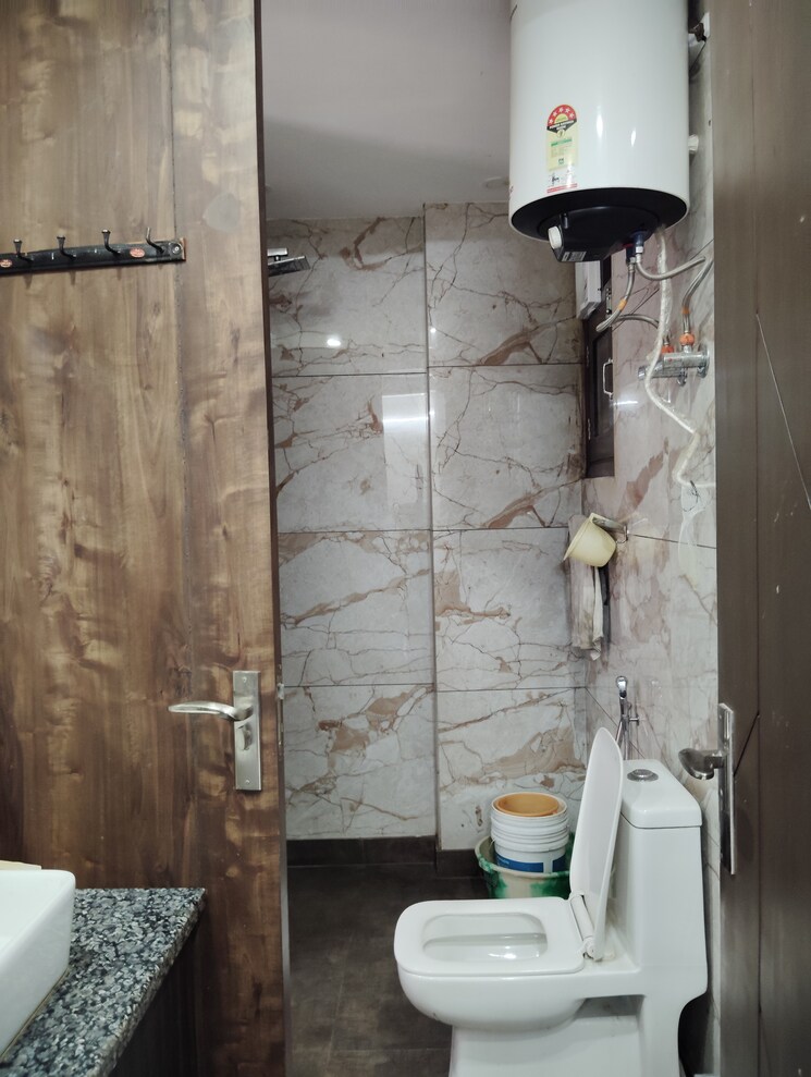 Attached Bathroom, mayur-bagh-apartments 3 Bedroom 1455 Sq.Ft. Apartment In Paschim Vihar Delhi 8811636