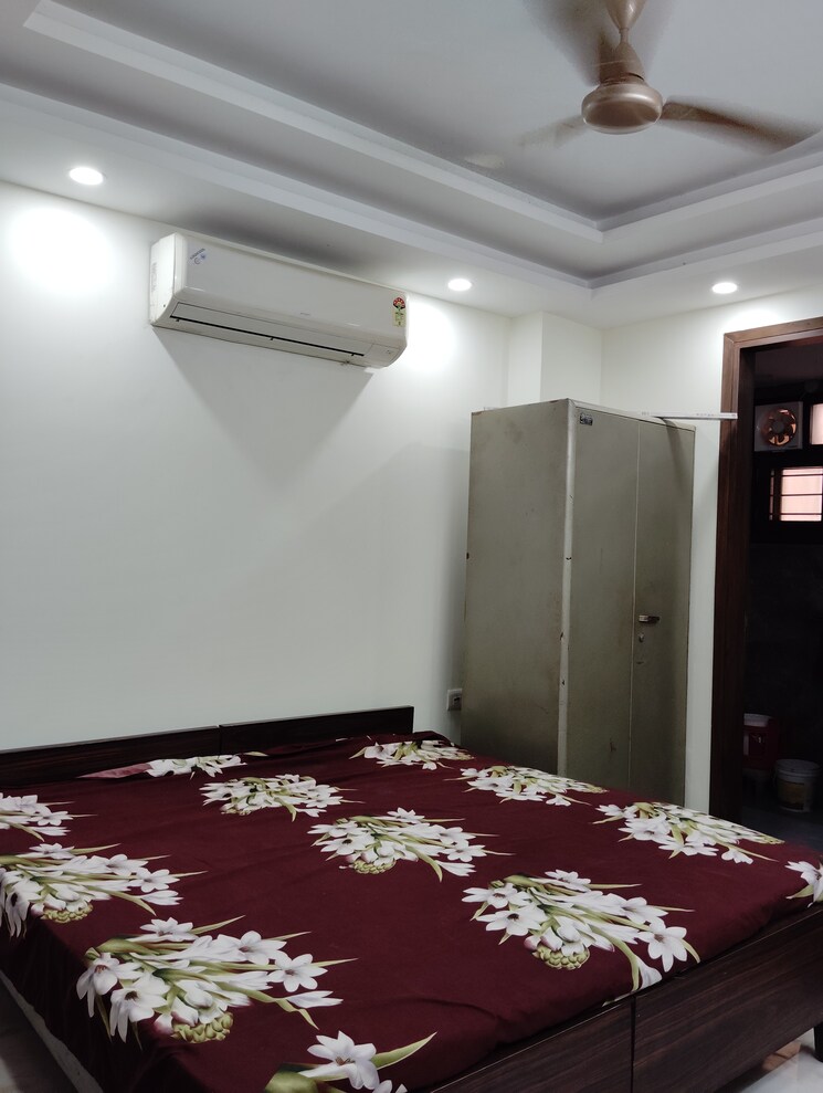 Bedroom, mayur-bagh-apartments 3 Bedroom 1455 Sq.Ft. Apartment In Paschim Vihar Delhi 8811636