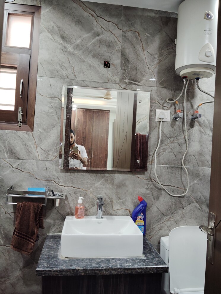 Bathroom, mayur-bagh-apartments 3 Bedroom 1455 Sq.Ft. Apartment In Paschim Vihar Delhi 8811636