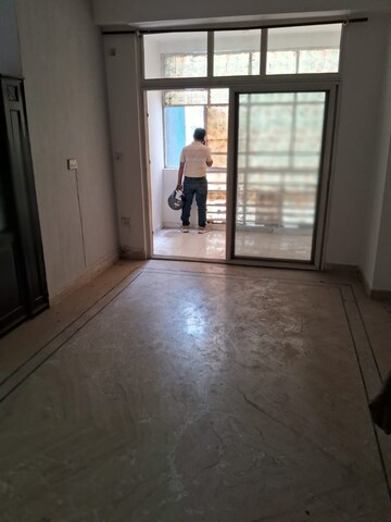 Room in 3 BHK Apartment at Mahagun Masion, Indrapuram – for Sale