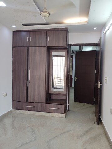 Building Lobby in 2.5 BHK Apartment at Anuradha Apartments CGHS, Paschim Vihar – for Rent