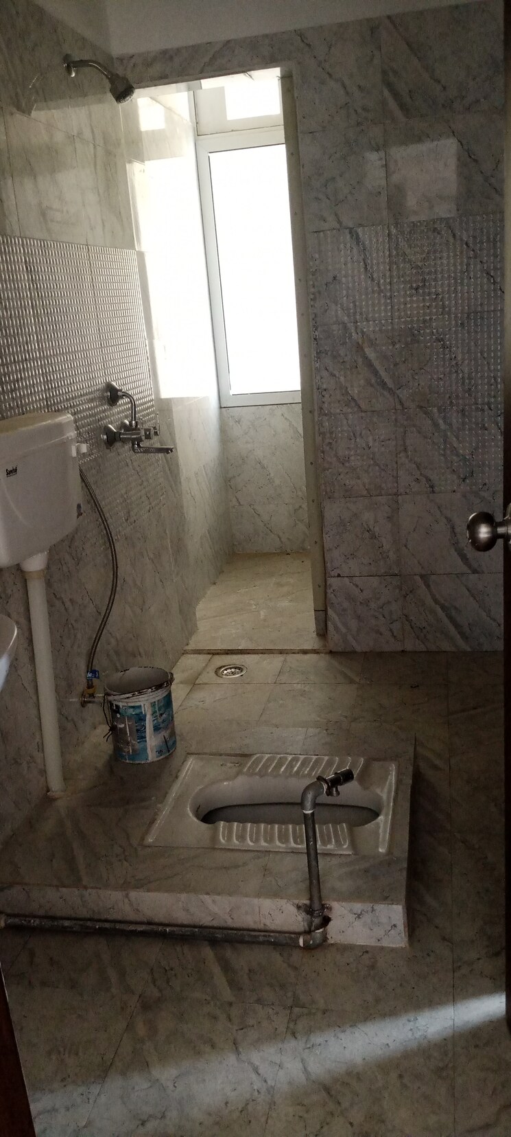 Bathroom, prateek-grand-city 2.5 Bedroom 1155 Sq.Ft. Apartment In Siddharth Vihar Ghaziabad 8811679