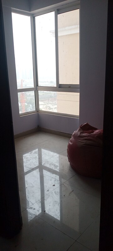 Room in 2.5 BHK Apartment at Prateek Grand City, Siddharth Vihar – for Rent