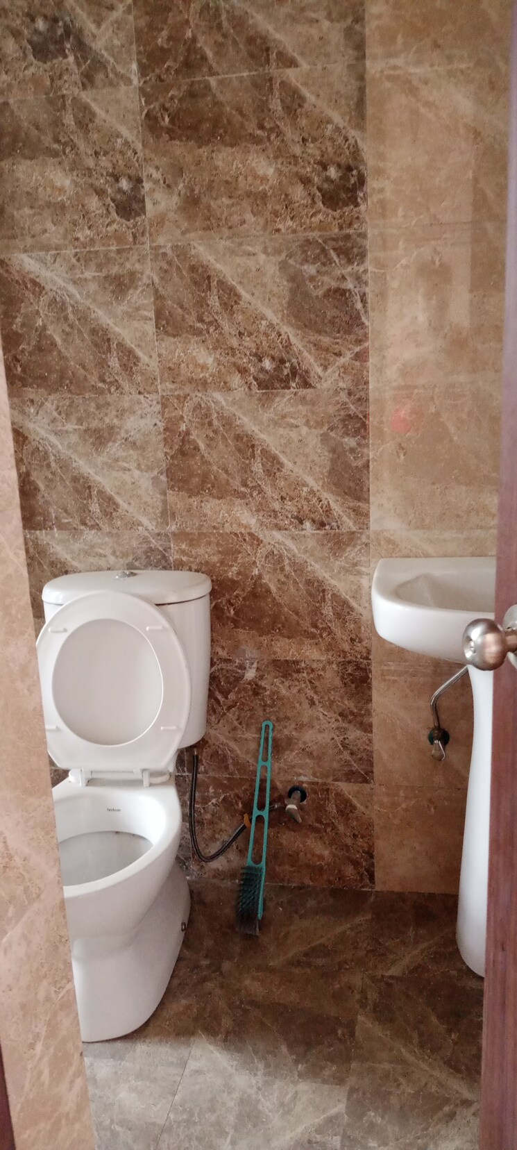 Bathroom, prateek-grand-city 2.5 Bedroom 1155 Sq.Ft. Apartment In Siddharth Vihar Ghaziabad 8811679