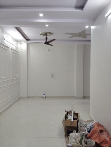 Room in 2.5 BHK Apartment at Jahaz Apartments, Paschim Vihar – for Rent