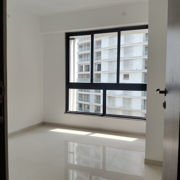 Room in 2 BHK Apartment at Sunteck Avenue 2, Goregaon West – for Rent