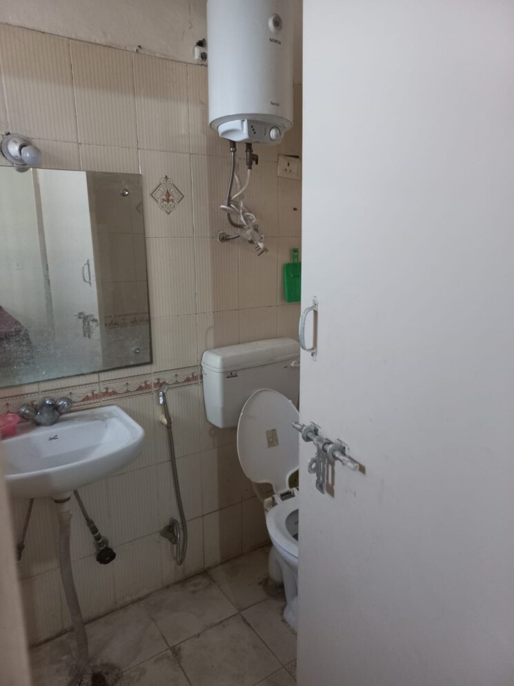 Bathroom, srs-residency 2 Bedroom 1304 Sq.Ft. Apartment In Sector 88 Faridabad 8811687