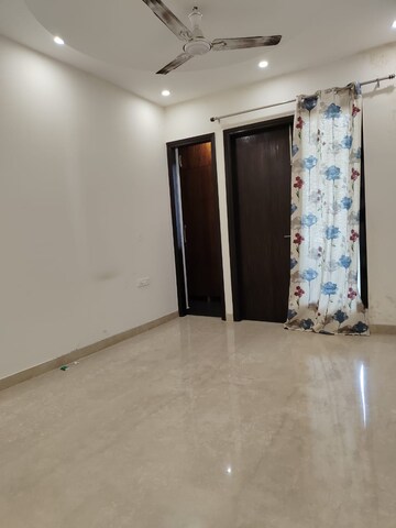 Room in 3 BHK Builder Floor at Gold Souk Golf Links Plots, Sushant Lok I – for Rent