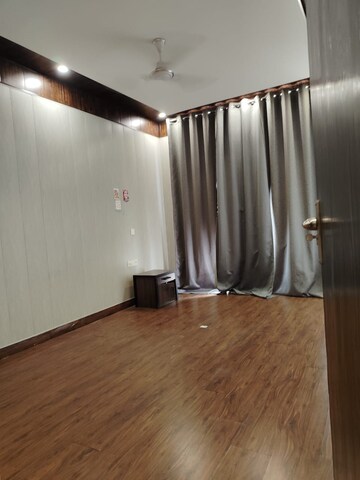 Bedroom in 3 BHK Builder Floor at Gold Souk Golf Links Plots, Sushant Lok I – for Rent