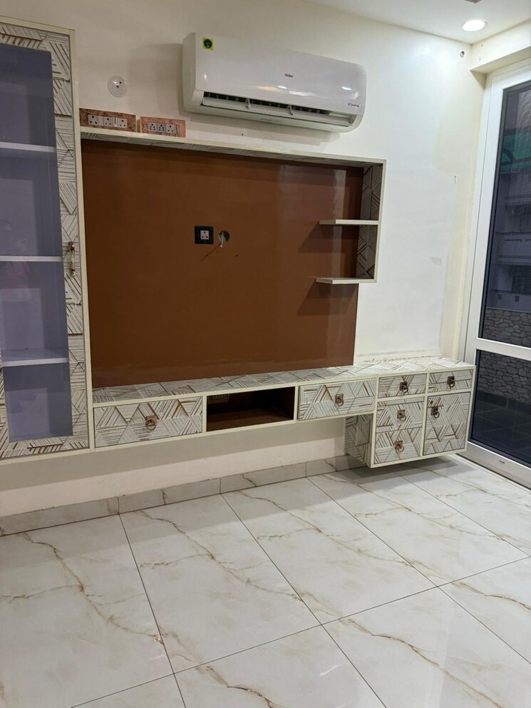 Room, sector 11 dwarka 4 Bedroom 1600 Sq.Ft. Apartment In Sector 11 Dwarka Delhi 8811694