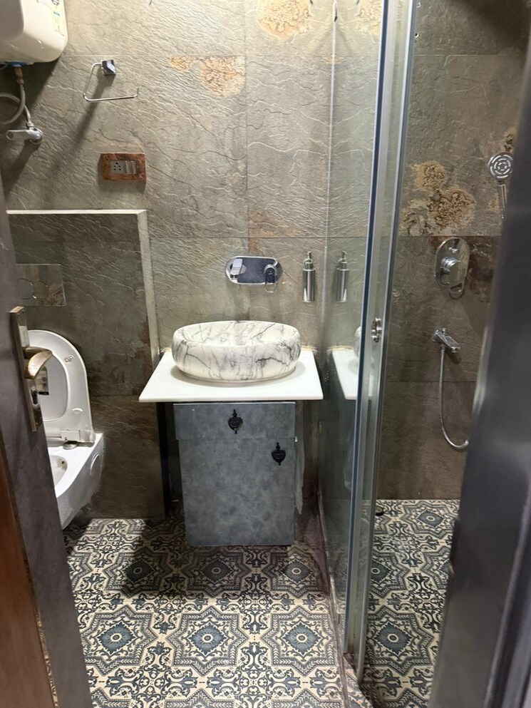 Bathroom, sector 11 dwarka 4 Bedroom 1600 Sq.Ft. Apartment In Sector 11 Dwarka Delhi 8811694