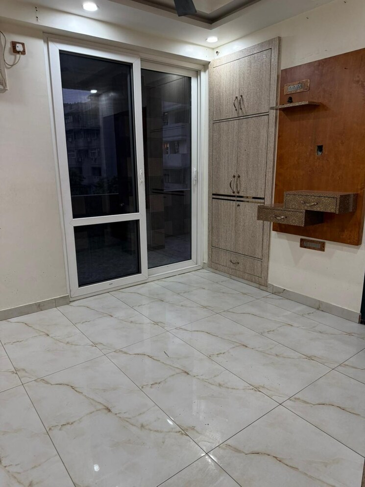 Room, sector 11 dwarka 4 Bedroom 1600 Sq.Ft. Apartment In Sector 11 Dwarka Delhi 8811694