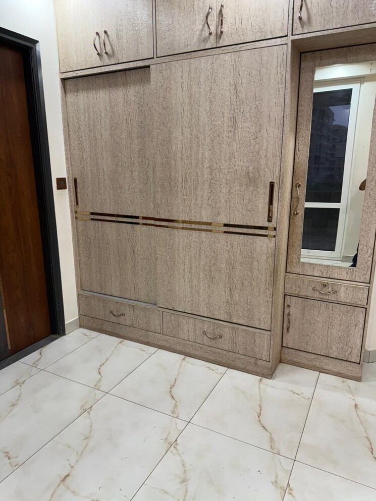 Room, sector 11 dwarka 4 Bedroom 1600 Sq.Ft. Apartment In Sector 11 Dwarka Delhi 8811694