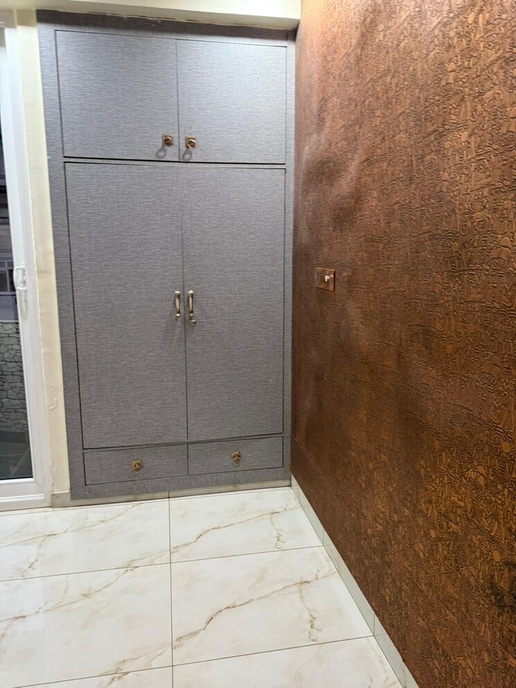 Room, sector 11 dwarka 4 Bedroom 1600 Sq.Ft. Apartment In Sector 11 Dwarka Delhi 8811694