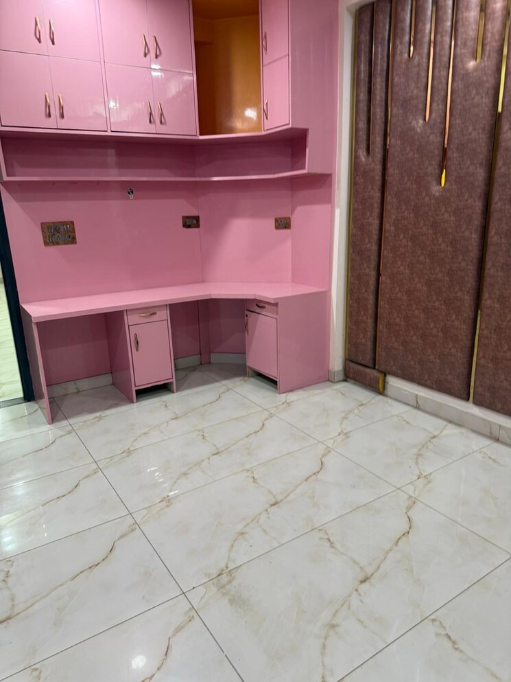 Room, sector 11 dwarka 4 Bedroom 1600 Sq.Ft. Apartment In Sector 11 Dwarka Delhi 8811694