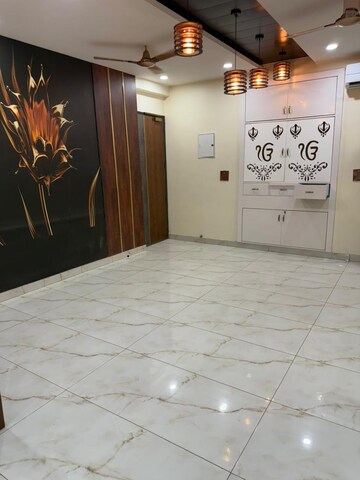 Room in 4 BHK Apartment at Sector 11 Dwarka – for Rent