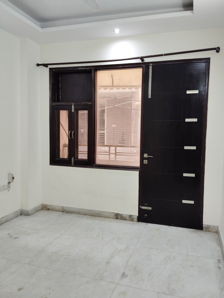 Room, adarsh-apartments-cghs-ltd 2.5 Bedroom 950 Sq.Ft. Apartment In Paschim Vihar Delhi 8811736