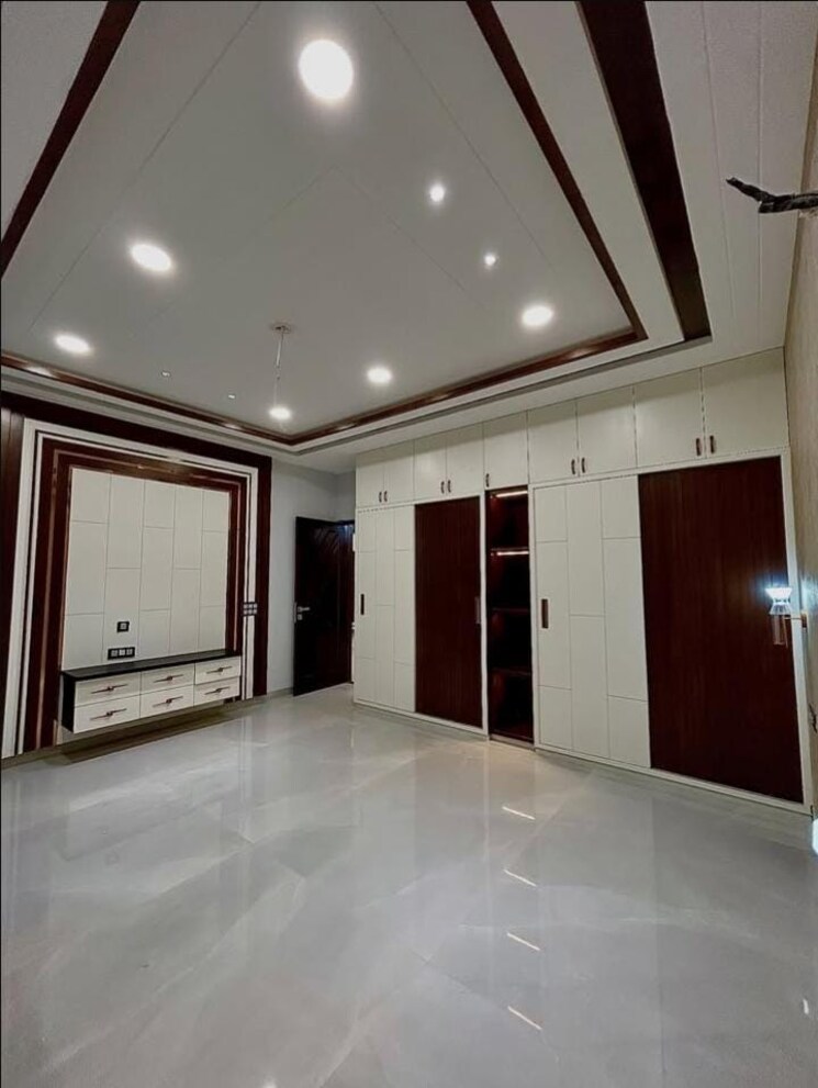 Room, sector 29 3 Bedroom 1980 Sq.Ft. Builder Floor In Sector 29 Faridabad 8811746