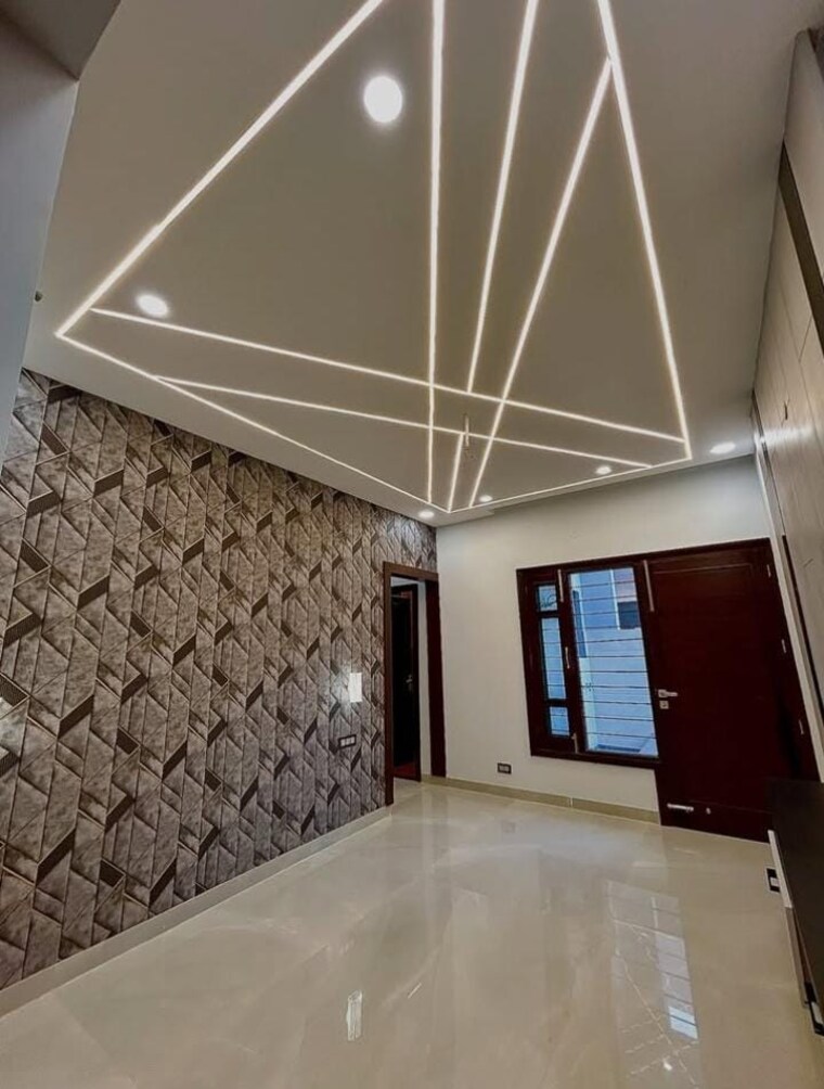 Room, sector 29 3 Bedroom 1980 Sq.Ft. Builder Floor In Sector 29 Faridabad 8811746