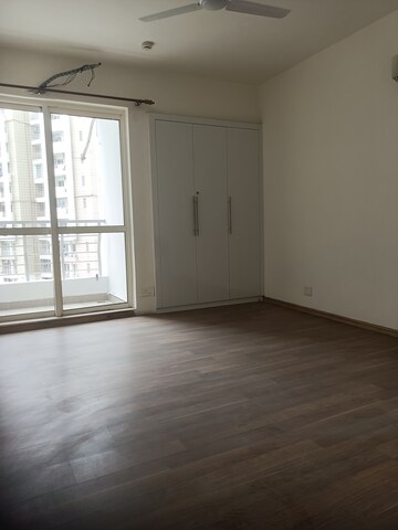 Room in 4 BHK Apartment at Lotus Panache, Sector 110 – for Rent