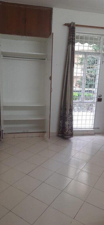 Building Lobby in 3 BHK Apartment at Maple Heights, Sector 43 – for Rent