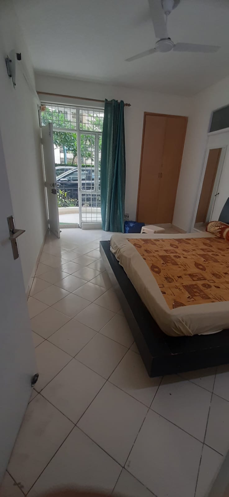 3 BHK + Servant Room Apartment For Rent in Maple Heights