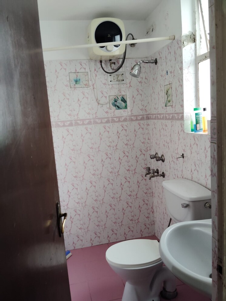 Bathroom, maple-heights 3 Bedroom 1345 Sq.Ft. Apartment In Sector 43 Gurgaon 8811764