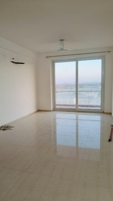 Room in 3 BHK Apartment at Omaxe Royal Residency Faridabad, Sector 79 – for Rent
