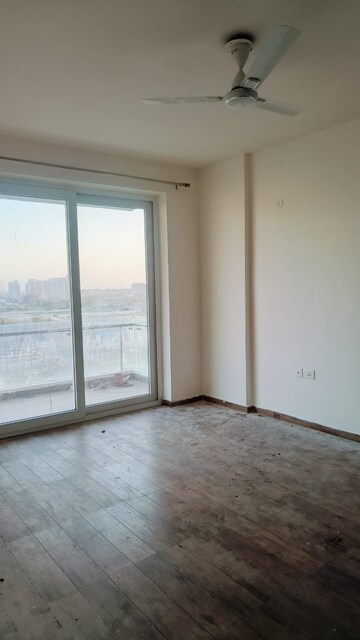 Room in 3 BHK Apartment at Omaxe Royal Residency Faridabad, Sector 79 – for Rent