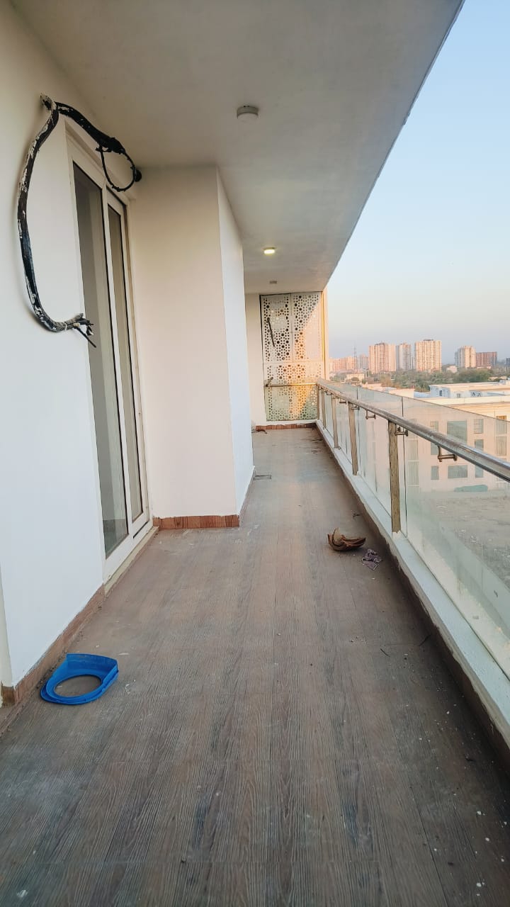 3 BHK + Extra Room Apartment For Rent in Omaxe Royal Residency Faridabad