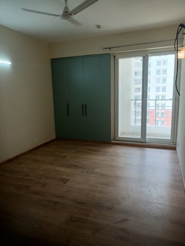 Room in 4 BHK Apartment at 3C Lotus Panache, Sector 110 – for Rent