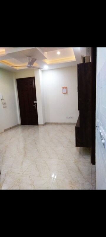 Room in 2 BHK Builder Floor at Queens Plaza, Sector 43 – for Rent