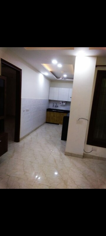 Room in 2 BHK Builder Floor at Queens Plaza, Sector 43 – for Rent