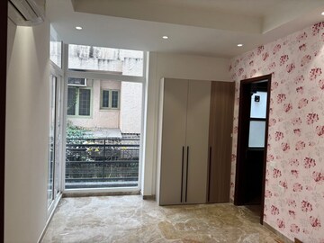 Building Lobby in 2 BHK Builder Floor at Queens Plaza, Sector 43 – for Rent