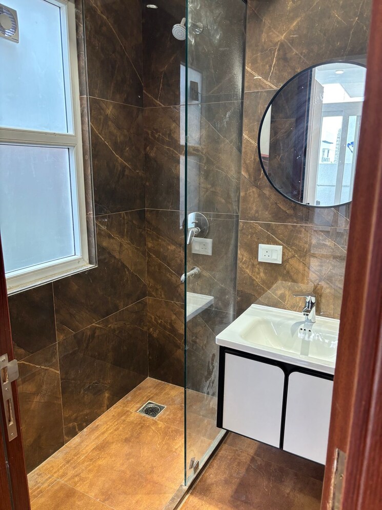 Bathroom, queens-plaza 2 Bedroom 1250 Sq.Ft. Builder Floor In Sector 43 Gurgaon 8811782