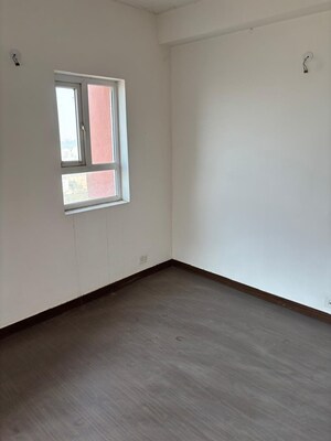 Room in 2 BHK Apartment at BPTP The Resort, Sector 75 – for Sale