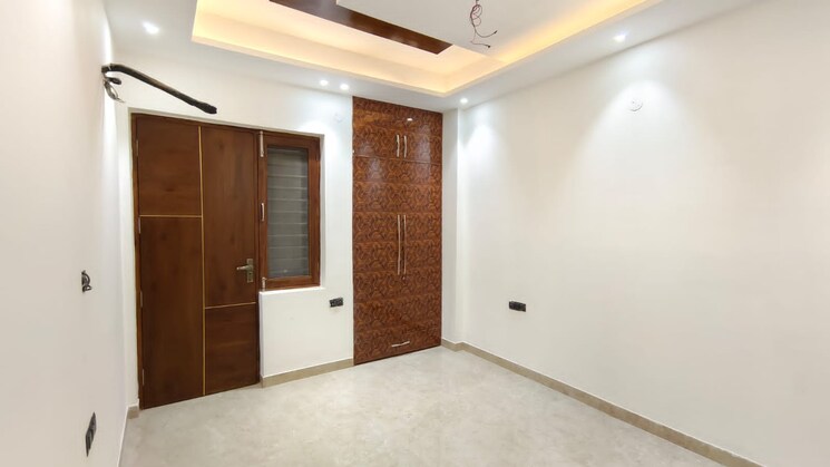 Room, sector 82 3 Bedroom 250 Sq.Yd. Builder Floor In Sector 82 Faridabad 8811797
