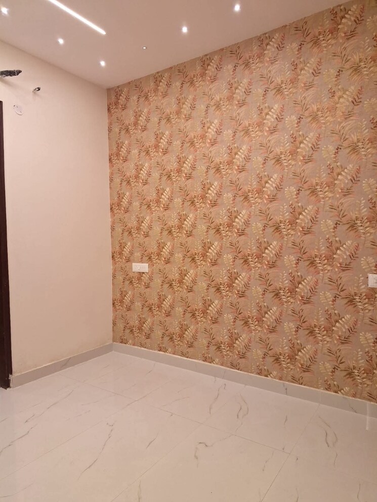 Room, pir machalla 3 Bedroom 1300 Sq.Ft. Builder Floor In Pir Machalla Zirakpur 8811800