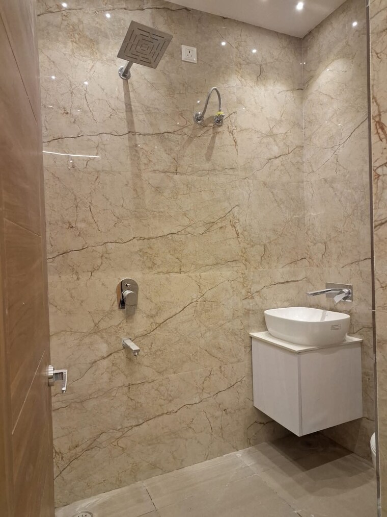 Bathroom, pir machalla 3 Bedroom 1300 Sq.Ft. Builder Floor In Pir Machalla Zirakpur 8811800