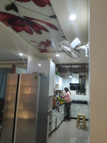 Furnished Amenities in 3 BHK Apartment at Omaxe Heights, Sector 86 – for Rent