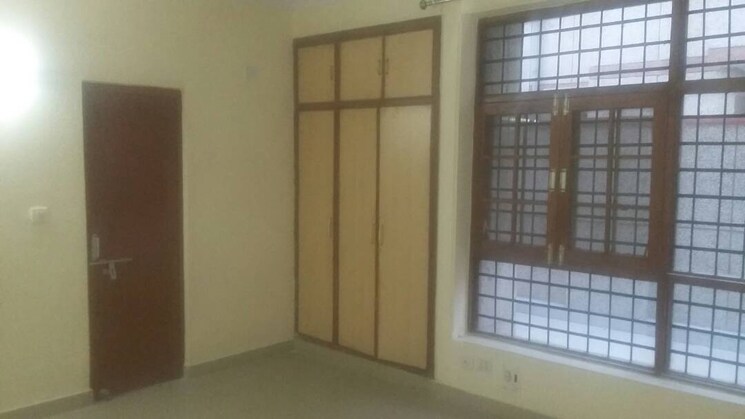 Room, sector 135 4 Bedroom 180 Sq.Mt. Villa In Sector 135 Noida 8811822