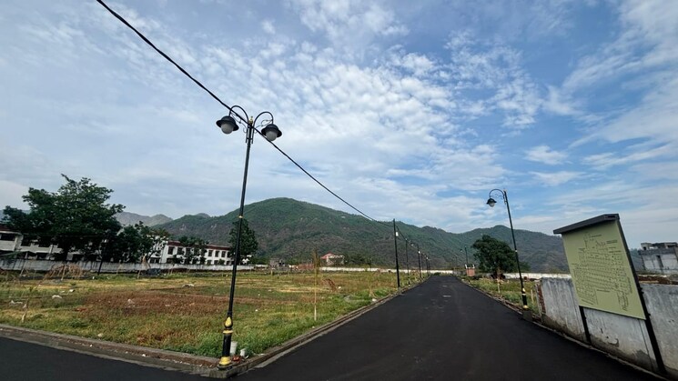 Garden, kulhan  200 Sq.Yd. Plot In Kulhan Dehradun 8811821