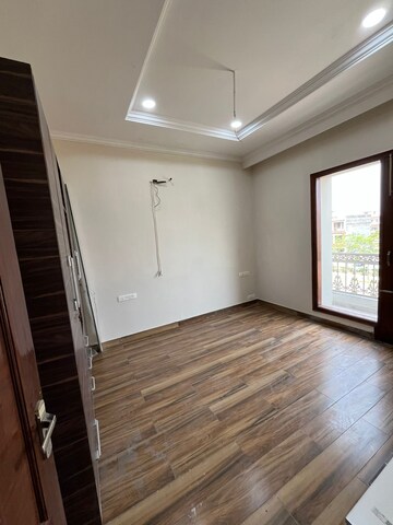 Room in 6 BHK Independent House at Aerocity – for Sale