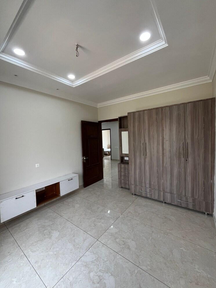 Room, aerocity 6 Bedroom 4500 Sq.Ft. Independent House In Aerocity Mohali 8811830