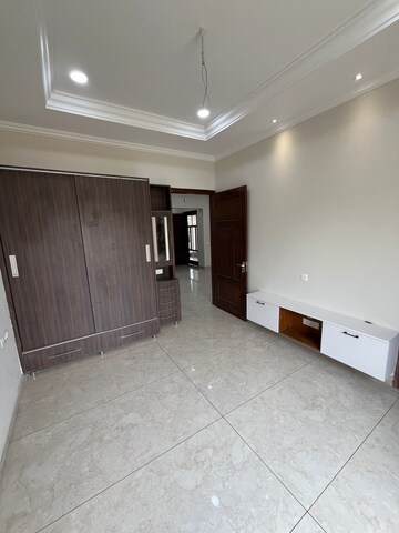 Room in 6 BHK Independent House at Aerocity – for Sale