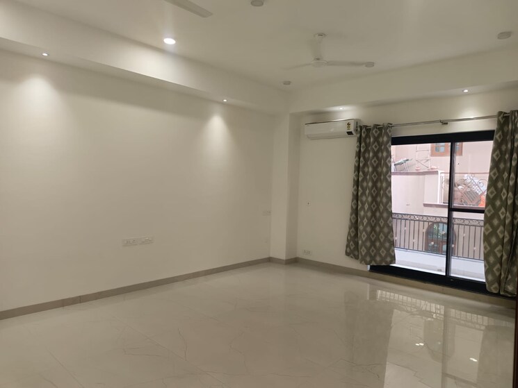 Room, nangal dewat 4 Bedroom 500 Sq.Yd. Builder Floor In Nangal Dewat Delhi 8811881