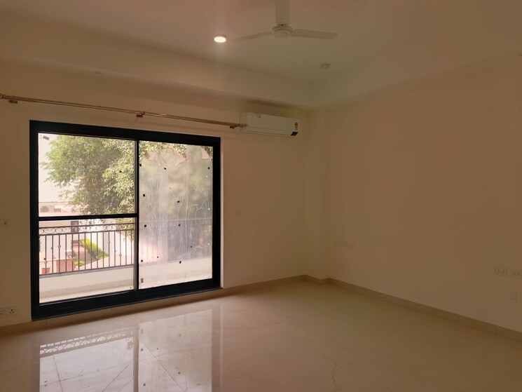 Room, nangal dewat 4 Bedroom 500 Sq.Yd. Builder Floor In Nangal Dewat Delhi 8811881