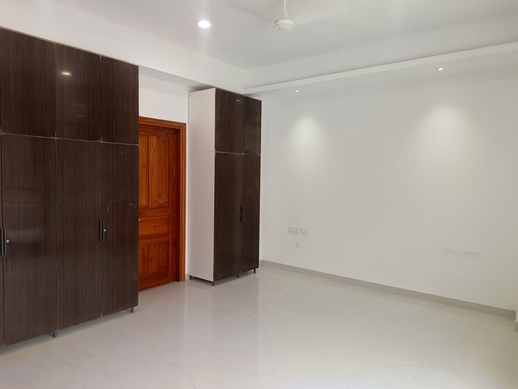 Room, nangal dewat 4 Bedroom 500 Sq.Yd. Builder Floor In Nangal Dewat Delhi 8811881
